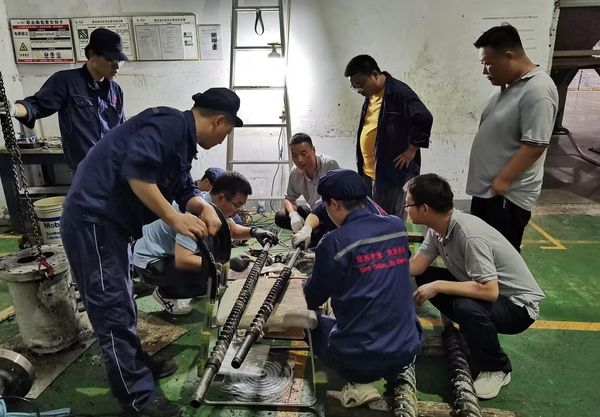 一车间二线螺杆刷新顺利实现