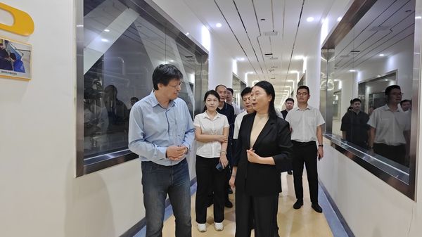 河南证监局党委书记、局长李钢一行光临公司调研领导